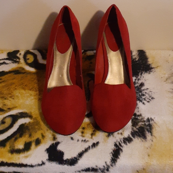 Shoes - Cute comfortable wedges